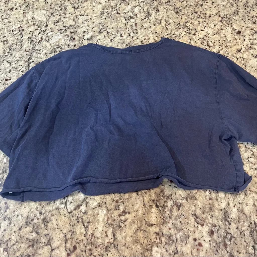 Garage Navy Graphic Crop Top - Image 4