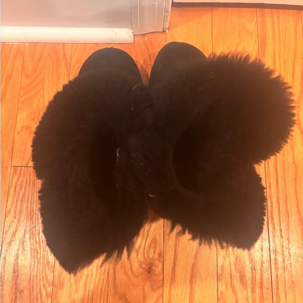 Preowned Ugg Women's Bailey Button Sheepskin Boot Size 6 - Image 4