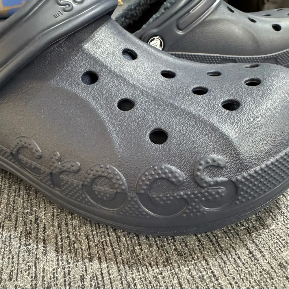 Crocs  Unisex Baya Lined Clogs - Image 8