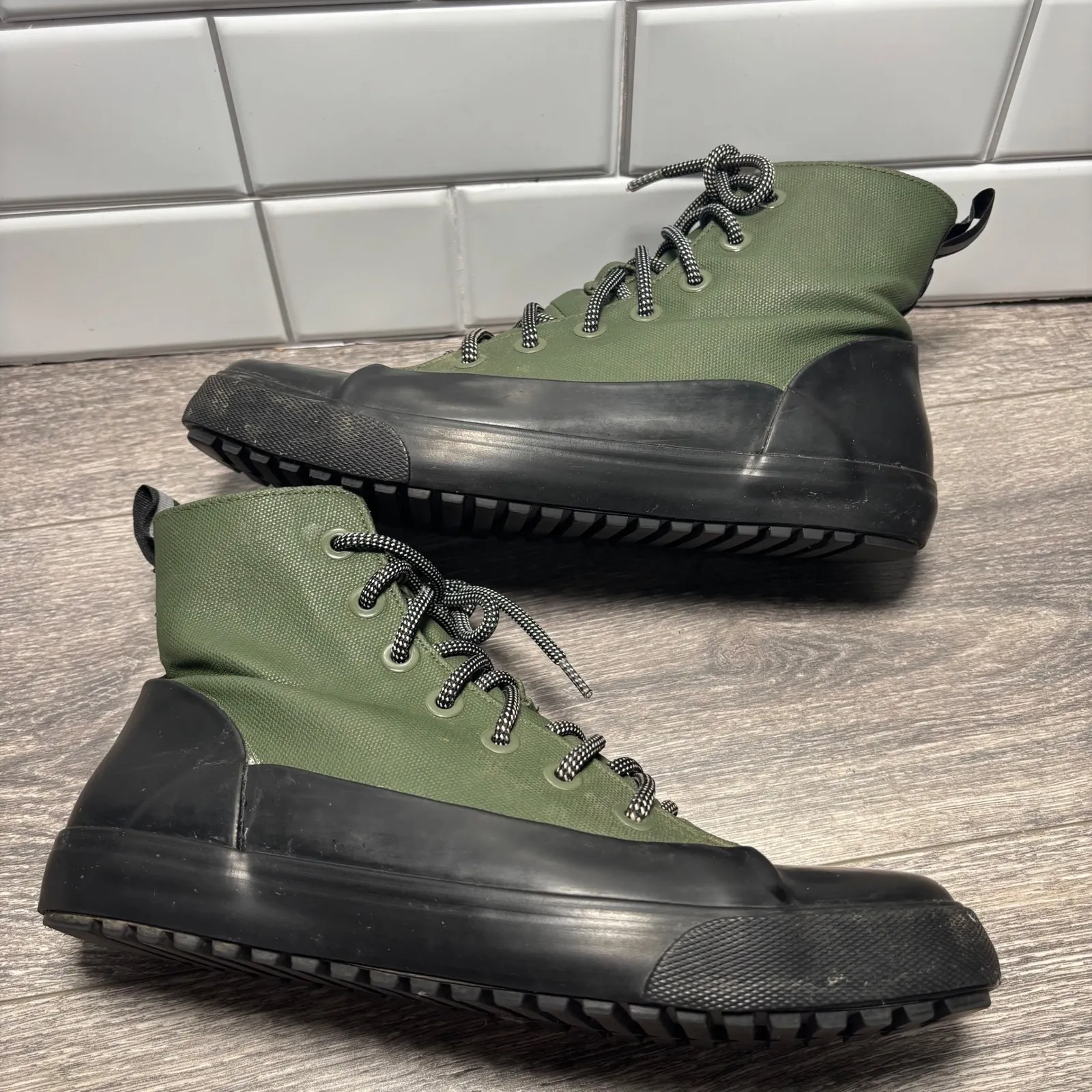 Hunter X Target High Top Green and Black Rain Boots Unisex Men's 7.5 Womens 9.5 - Image 2