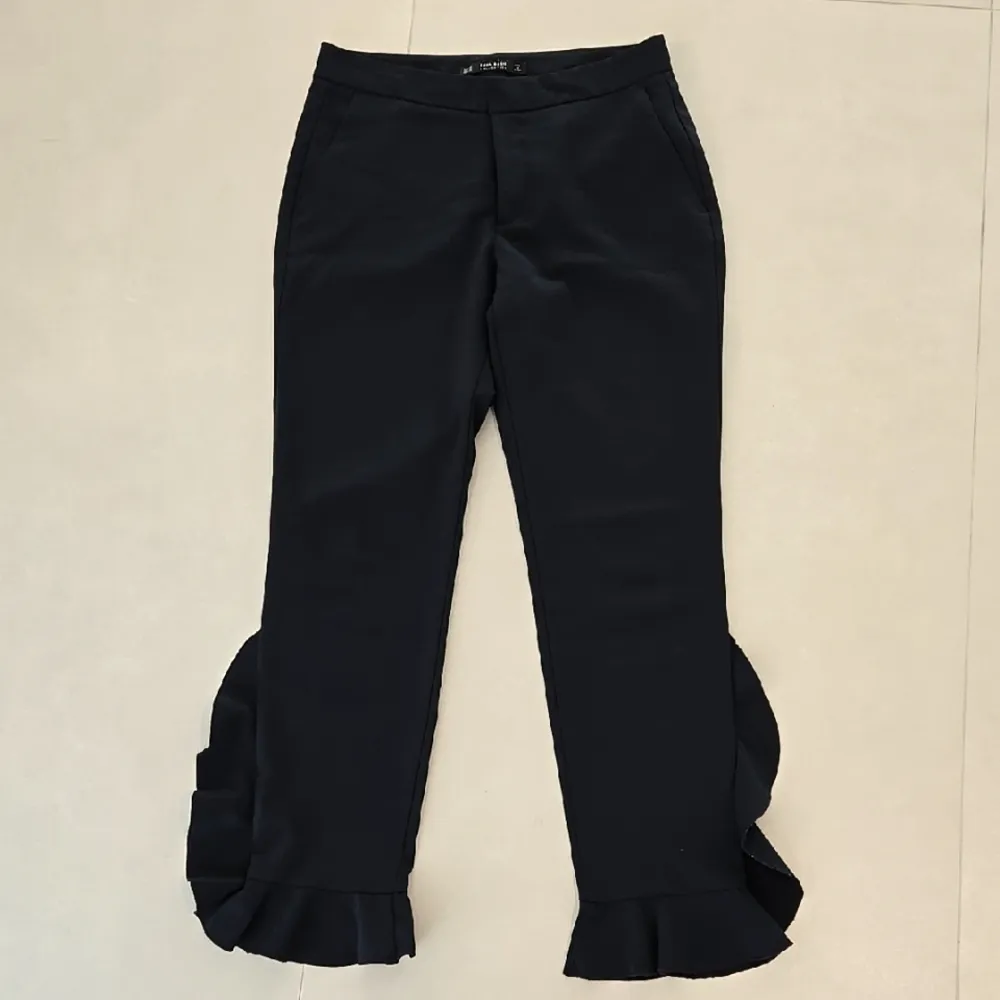 Zara Black Capris Suit Pants With Ruffle Hem - Image 2