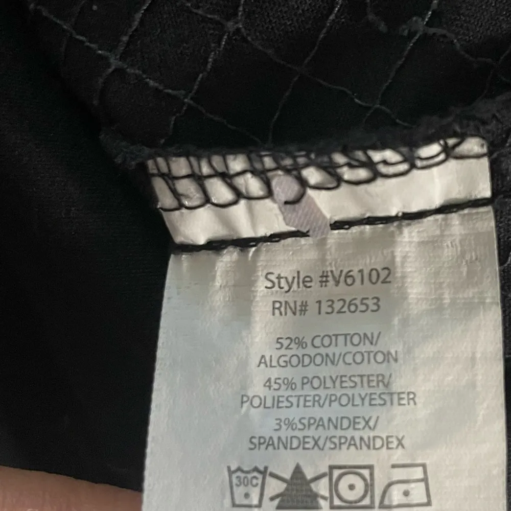 Vera Bradley Signature Women's Maya V-Neck Top size Small V6102  pockets nurse - Image 7