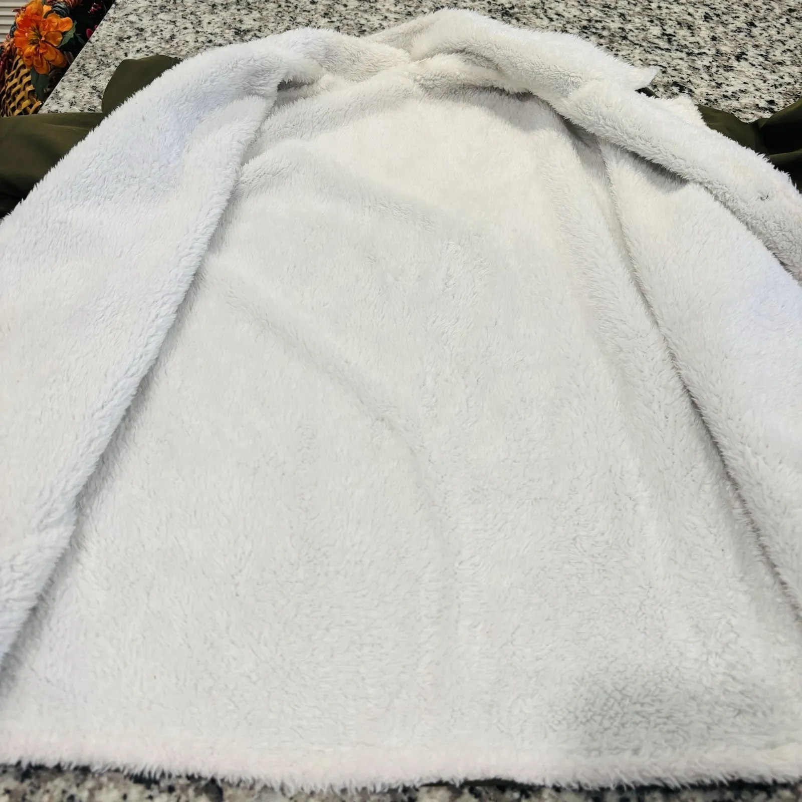 Olive Green Faux Sherpa Lined Jacket Size Medium Button Front Jacket Outerwear - Image 5