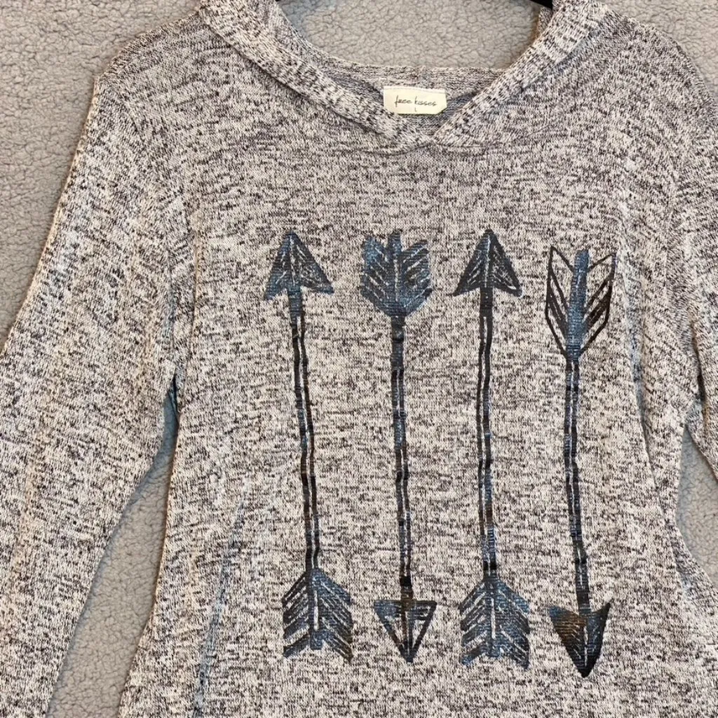 Free Kisses Gray Lightweight Hoodie Arrows Graphic Print Size Large - Image 9
