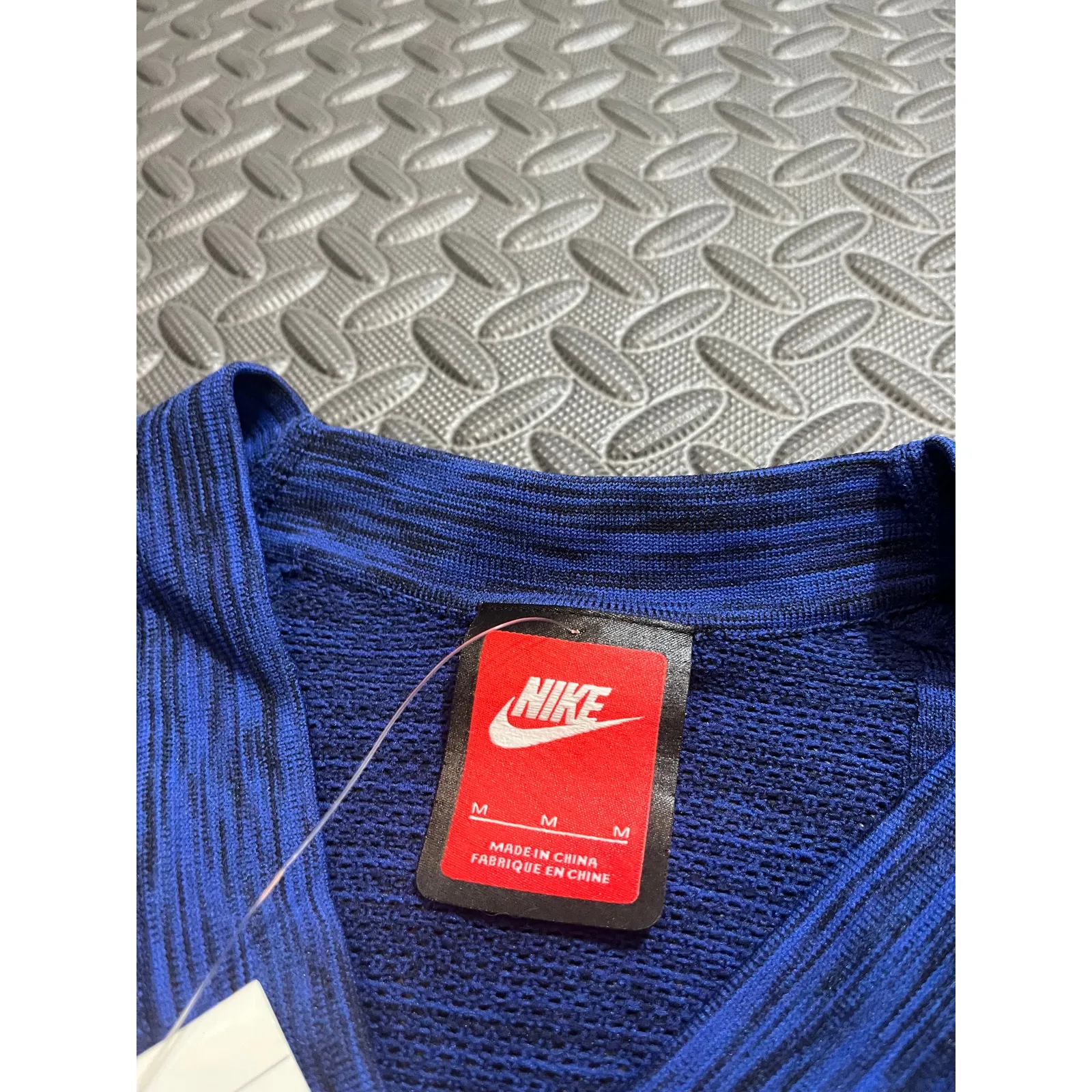 NWT Women's Nike Tech Knit Top 728679 439 SIZE Medium Game Royal Blue Shirt‎ - Image 5