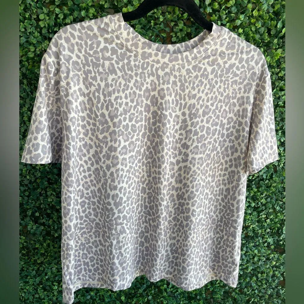 Johnny Was Calme Women’s Effect Drop Shoulder Tee in Leopard Print - NWT - Image 2