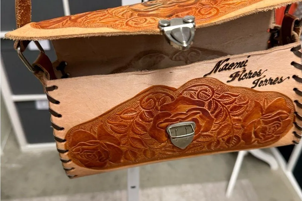 Vintage Handmade Tooled Leather Purse Made in Mexico - Image 6