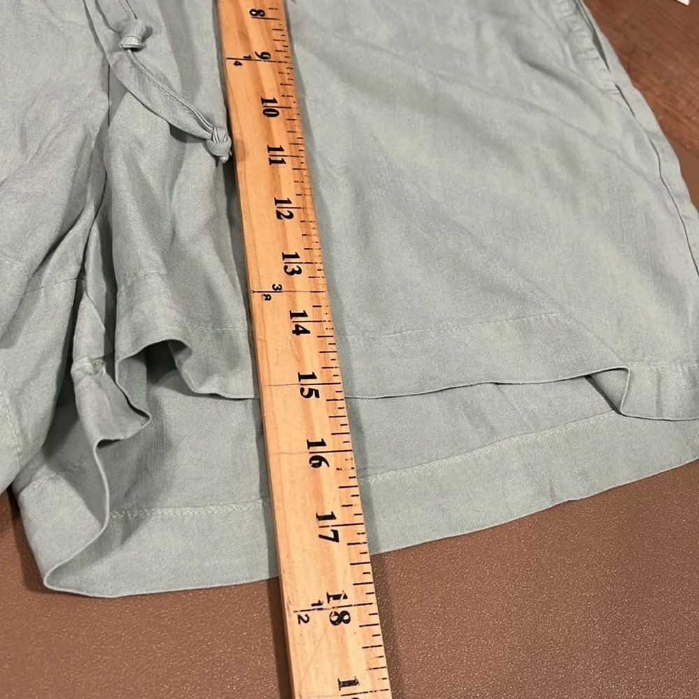 Chelsea & Violet XL Havana olive shorts elastic waist with pockets 2.5” inseam - Image 5