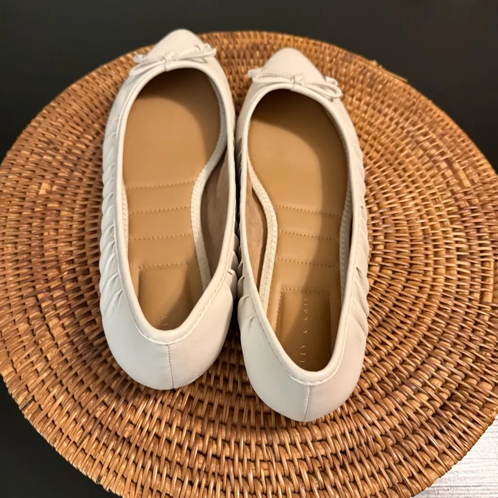 Kelly & Katie Cream Bow Flats - Image 3