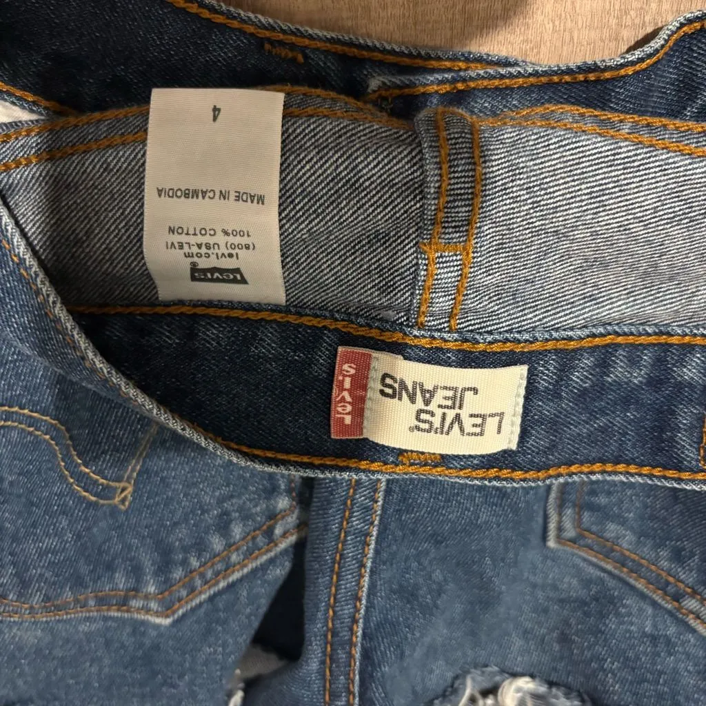 Levi’s 550 Cutoff Denim Jean Shorts medium wash Size‎ 4 - Image 4