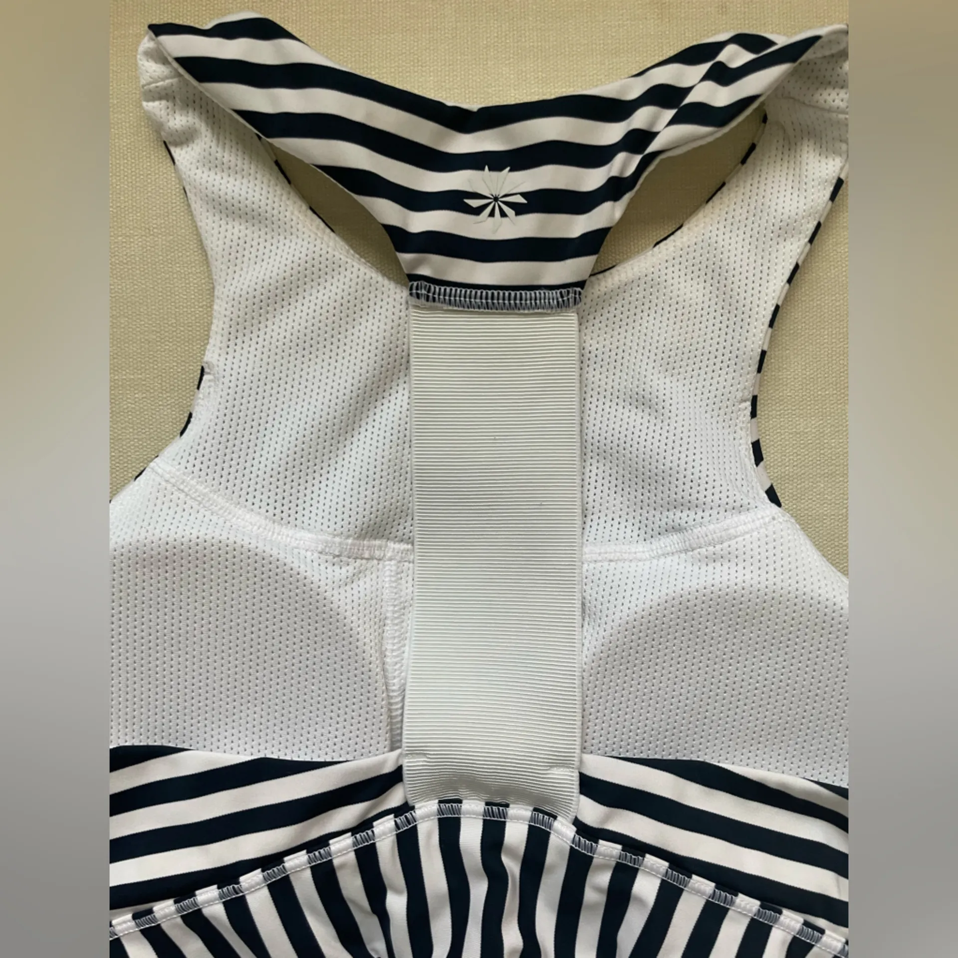 Athleta  Cropped Built - in Bra Tank - Image 6