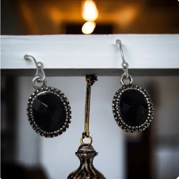 Kelly & Katie Black Stone Teardrop Earrings - Image 2
