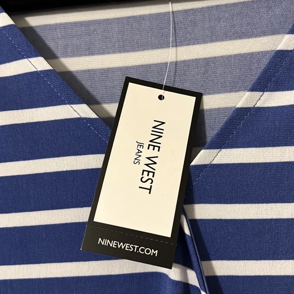 Nine West size large women’s blue white striped Lizzy v-neck 3/4 sleeve blouse - Image 5