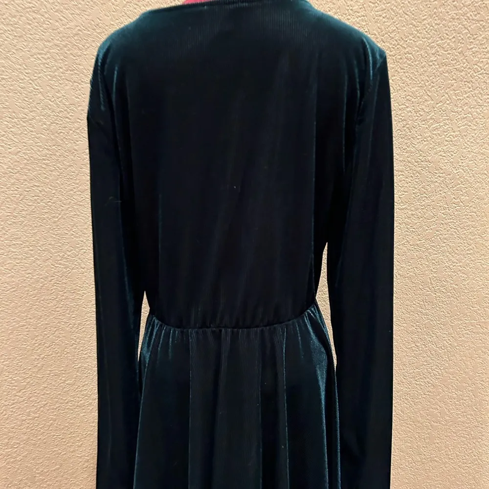 NWT  Dark Green Ribbed Velvet Long Sleeve Dress - Midnight Glam - Image 7