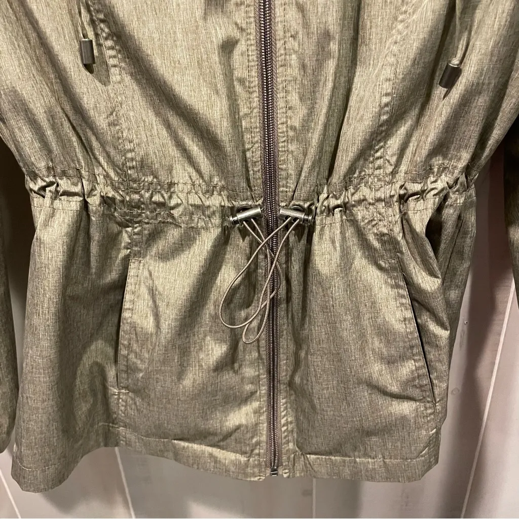 Cute vintage 90s creamy tan windbreaker lined jacket pockets rain weather - Image 11