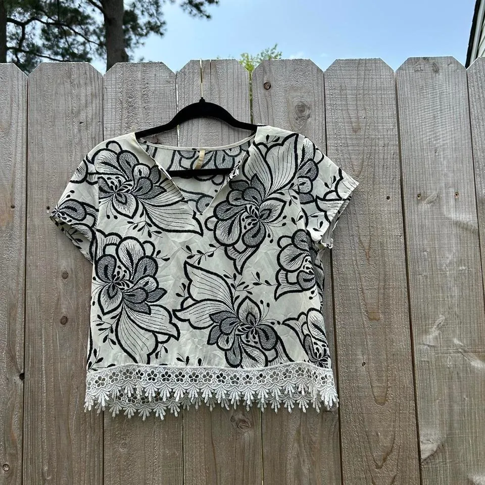 Cream & black‎ floral lace top by prini size large - Image 2