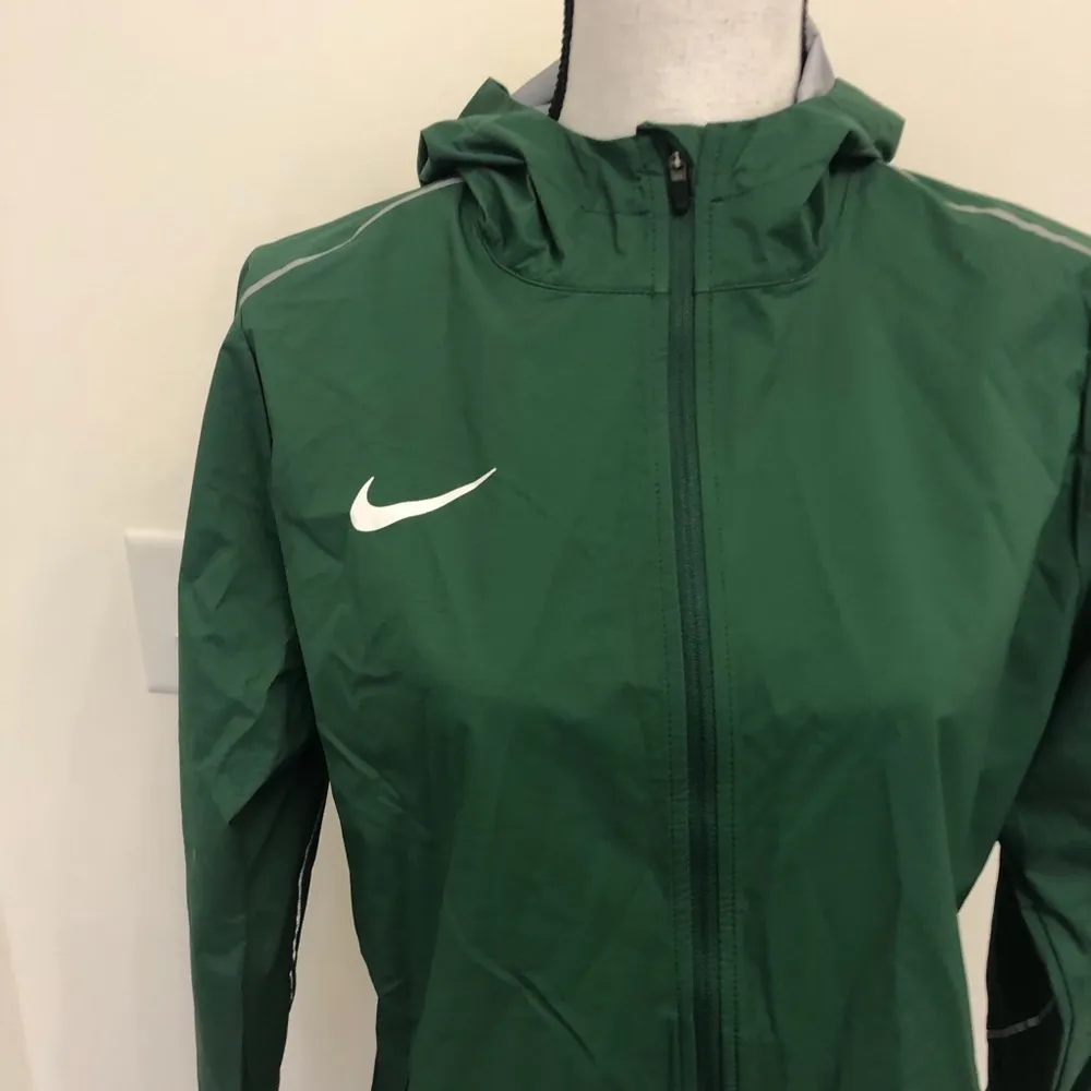 Nike Woven Hooded Water Resistant Running Jacket - Image 3