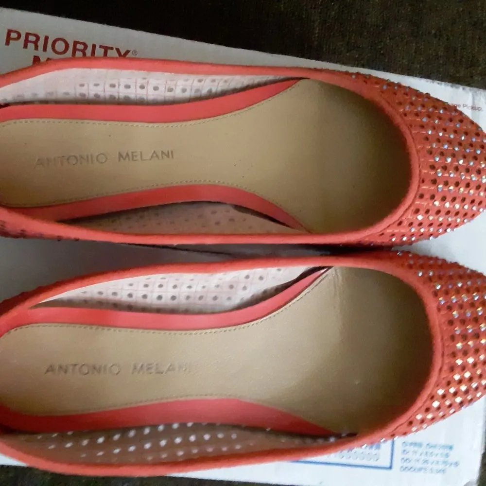 REDUCED! Orange studded flats Sz 9m - Image 3