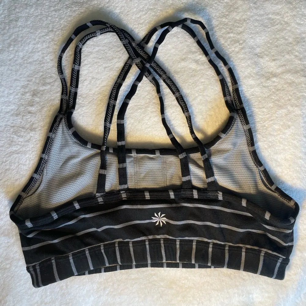 ATHLETA Full Focus Sports Bra Sz XS - striped Black gray excellent condition - Image 2