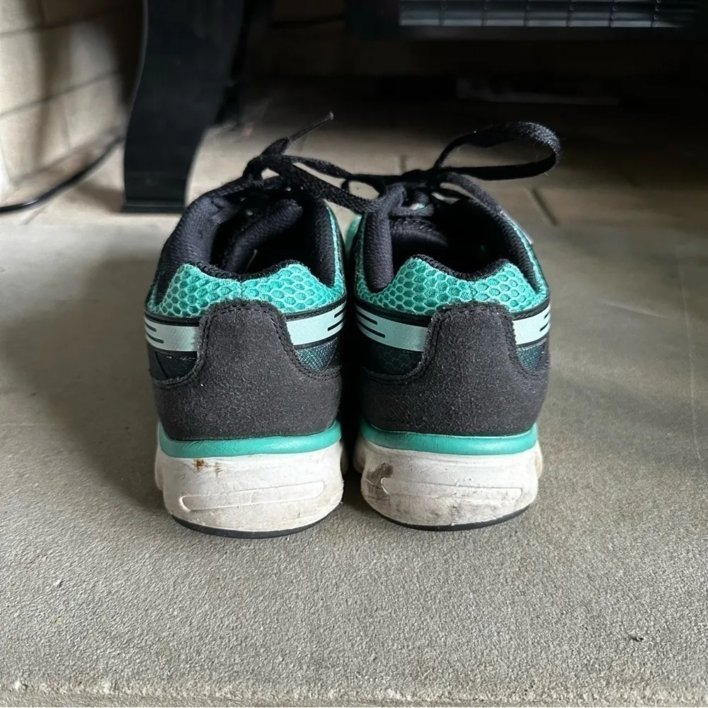 Puma women’s walking athletic shoes size 7 - Image 3