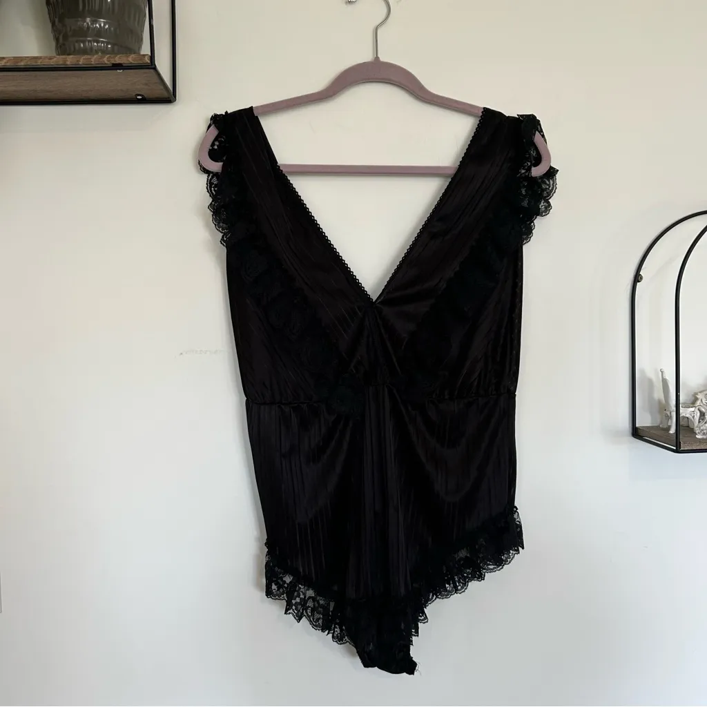 Vintage Elissia Black V Neck Lace Nightie Romper Bodysuit Size Medium - Image 2