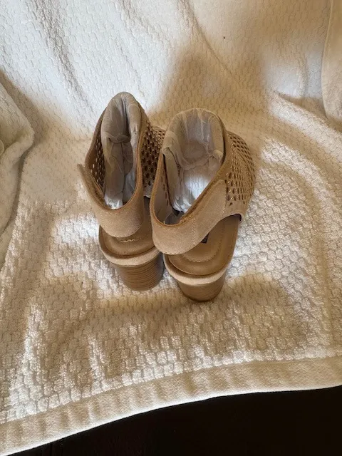 Kim Rogers Memory Foam Peep Toe Low Block Heel Sandals Sz 6.5 - Image 4