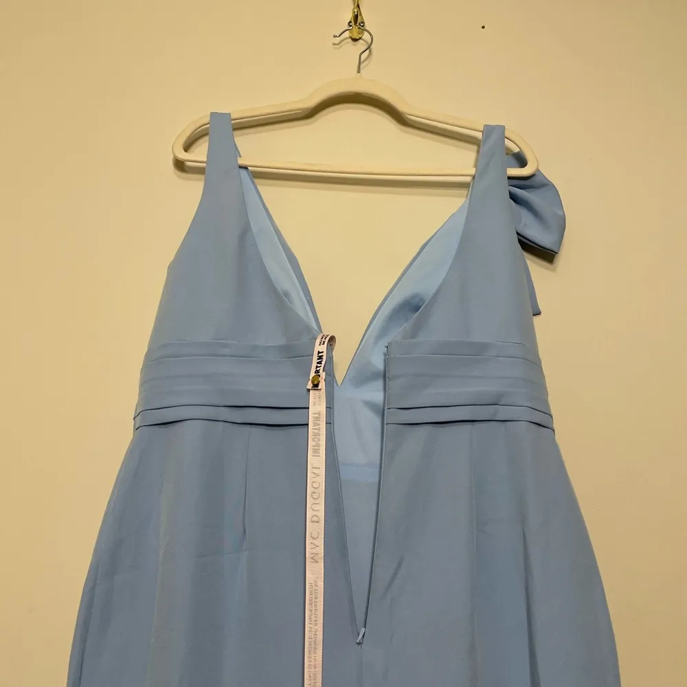 Mac Duggal Blue Sleeveless V Neck Bow Detail Mermaid Gown - Image 8