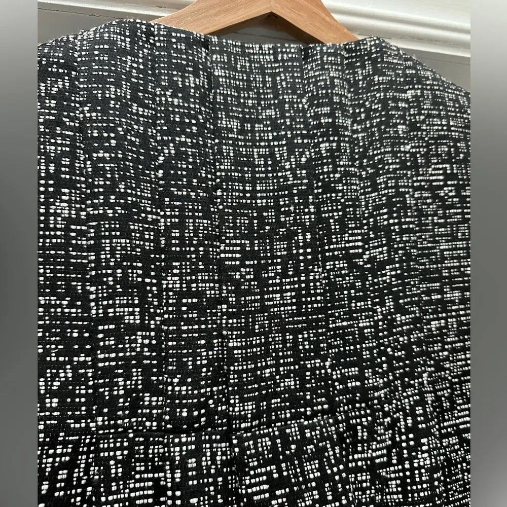 Doncaster trench coat size 6 EUC - Image 7