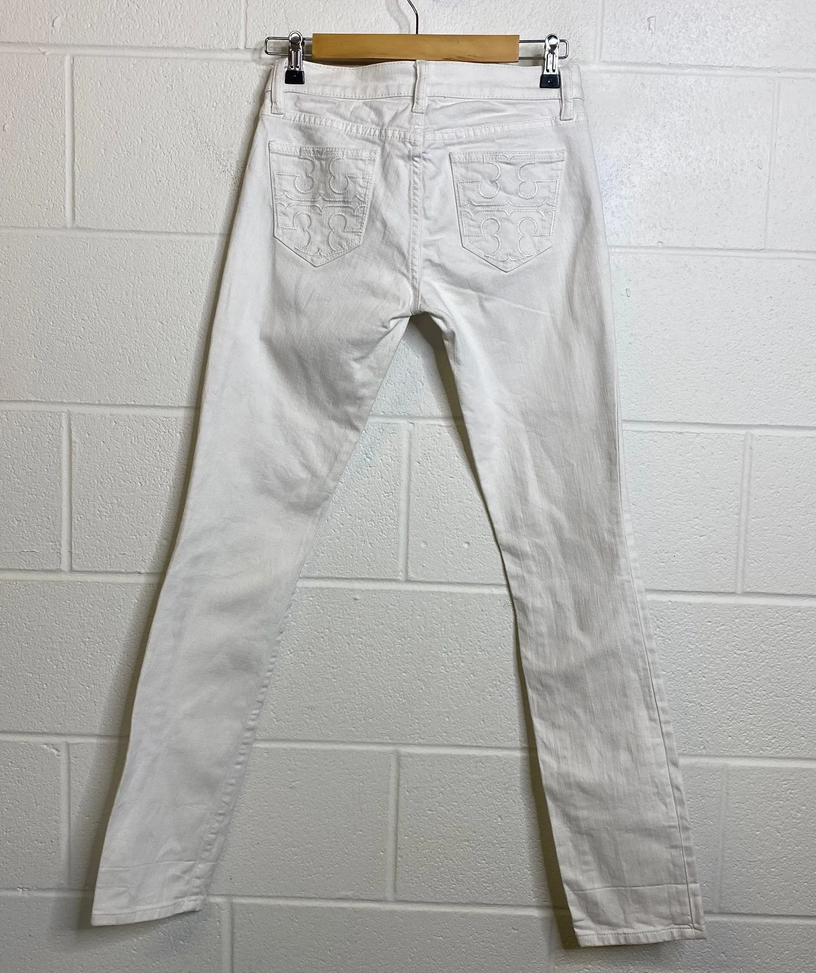 White Straight Leg Super Skinny Back Logo Pocket Jeans Size 26 - Image 8