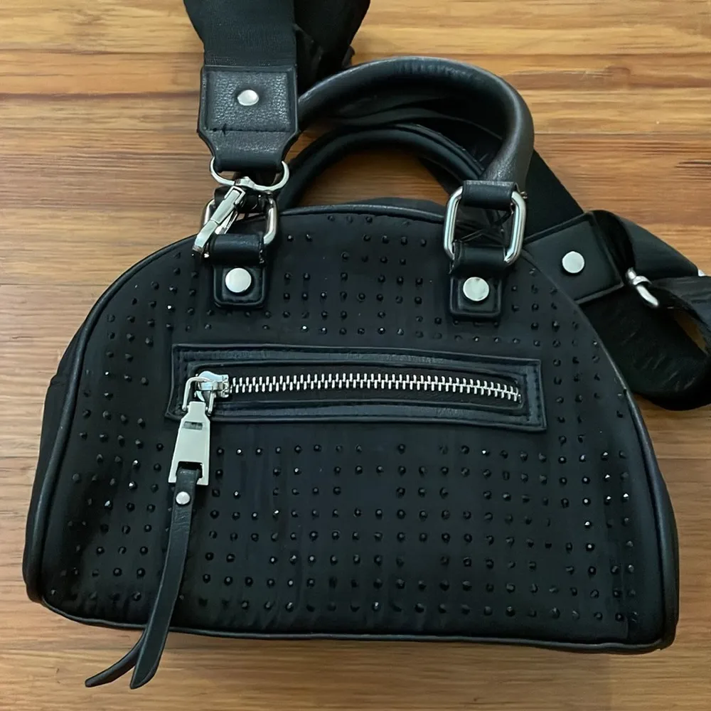 Madden NYC Black Crossbody Mini Bag - Image 2