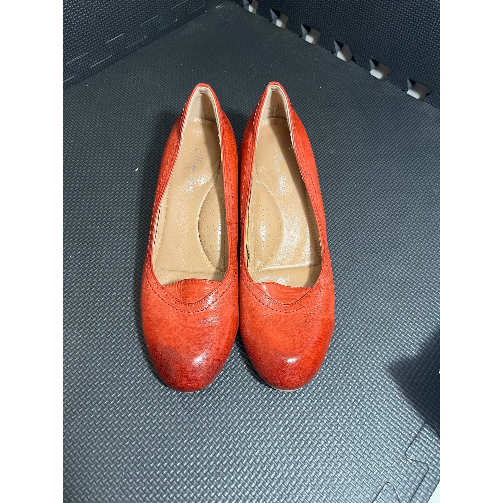 Mona flying‎ Women's Leather Closed Toe 2 Inch Red Pumps Size 40 Shoes - Image 2