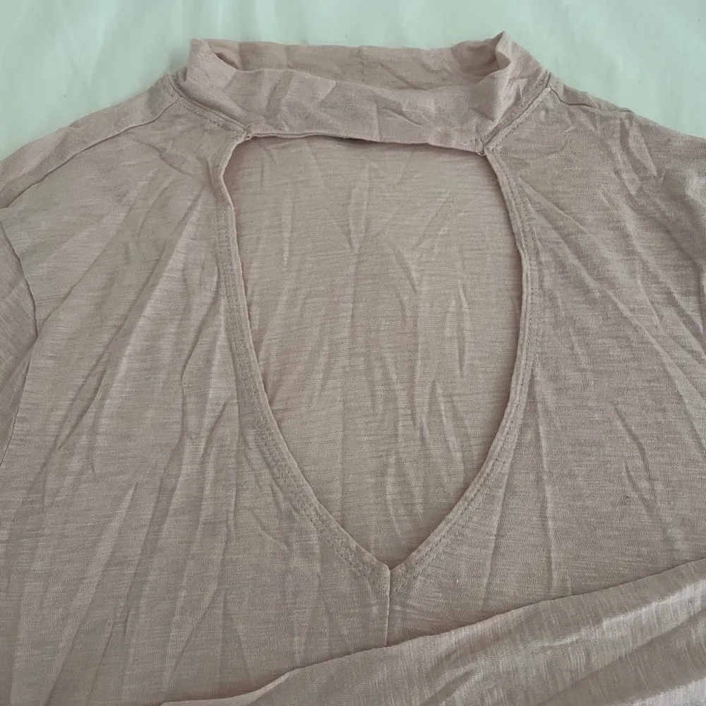 Express pink boho Y2K work-to-evening cutout neckline shirt, size XS summer - Image 3