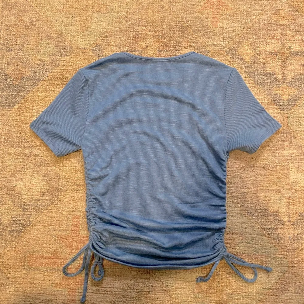 Popular 21 Side Ruched Ribbed Crewneck Top in Blue - Image 8