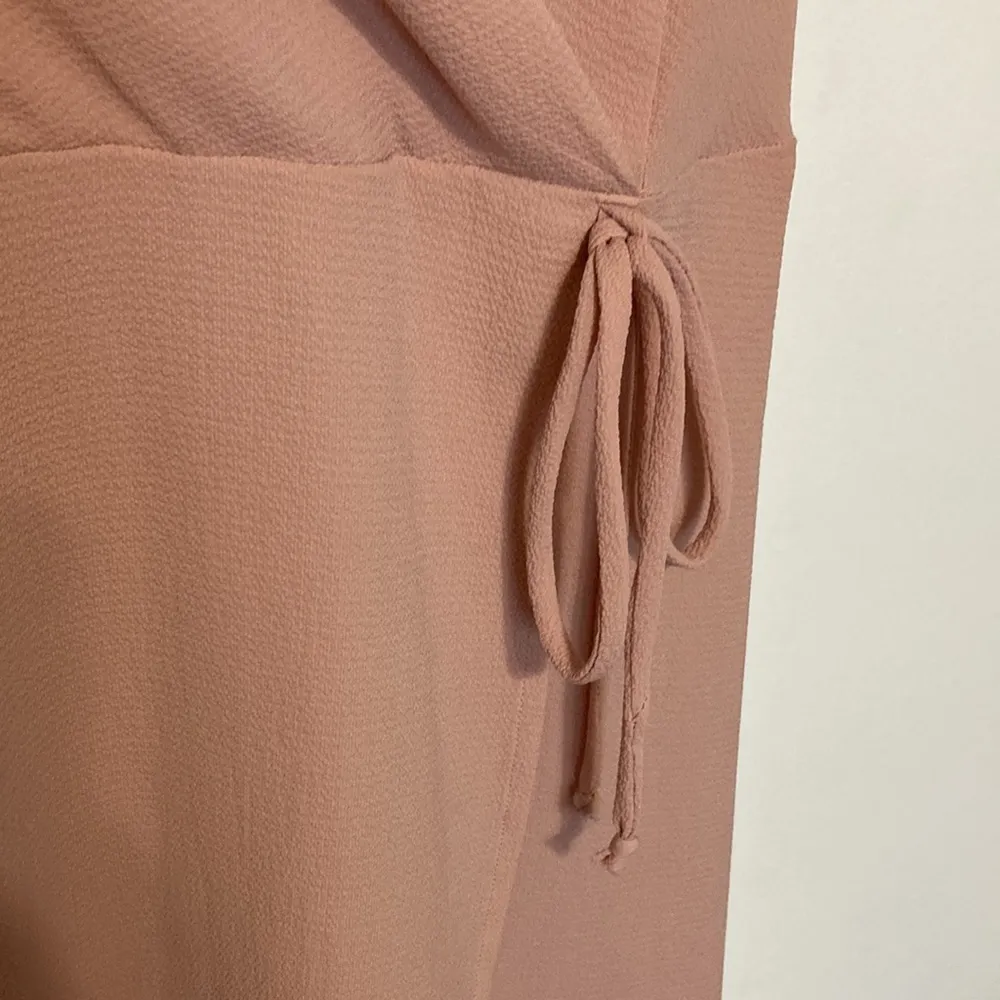 Monteau Los Angeles Size Medium Pink V Neck Mini Wtap Dress Short Sleeve - Image 3