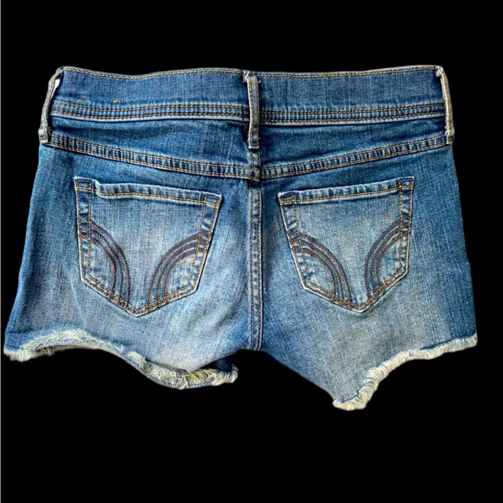 Hollister Longest Length 4” Inseam Denim Midi Short
Size 00‎ w23 - Image 6