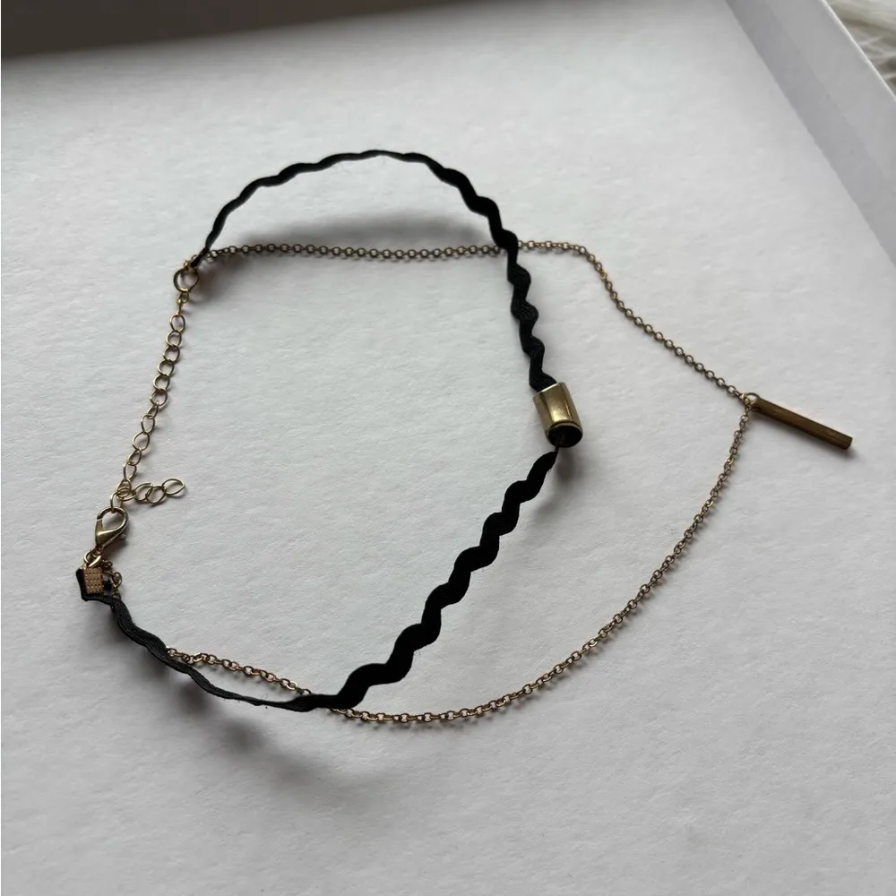 Black and gold pendant choker - Image 2