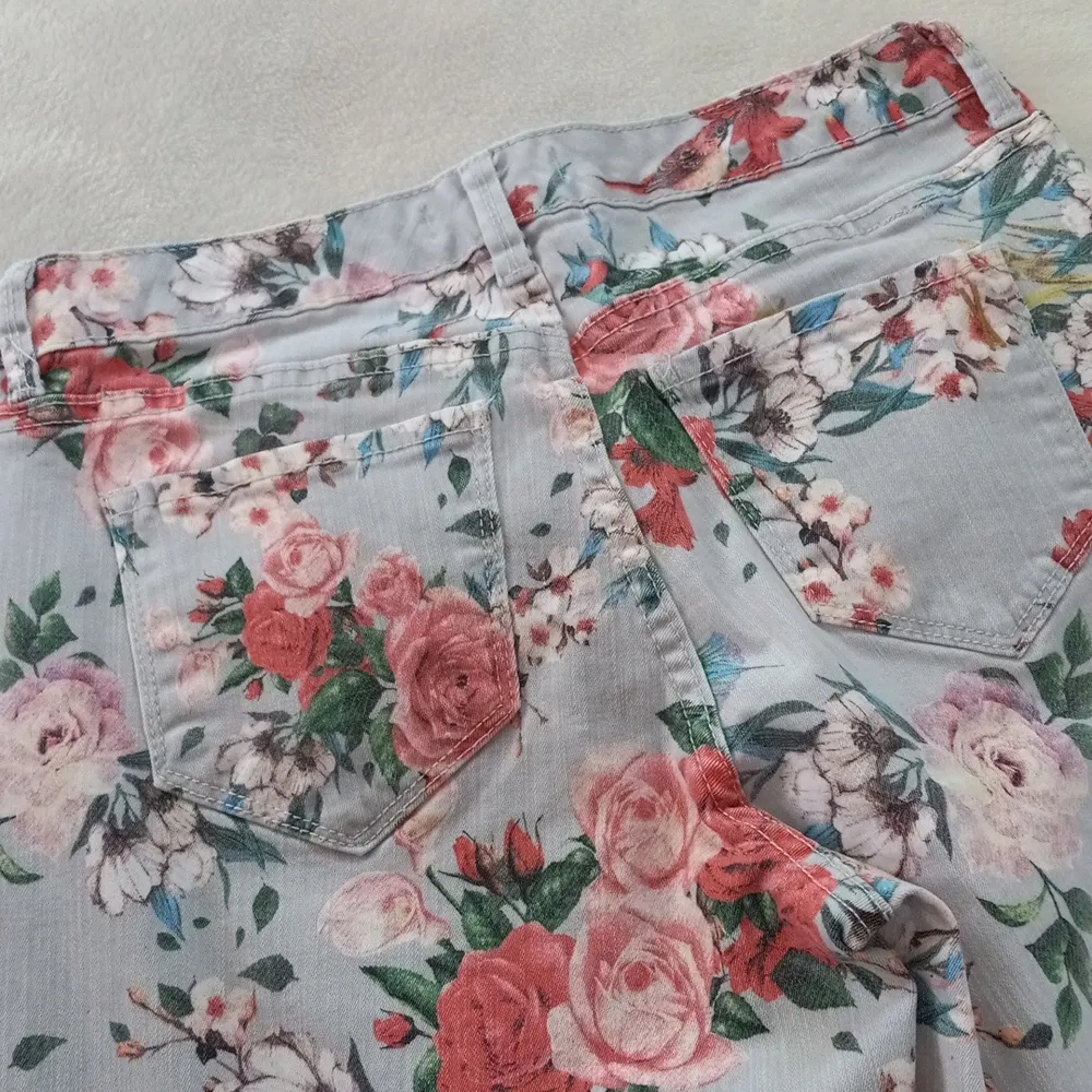 Vintage America Light Blue Floral & Hummingbird Print Boho Skinny Ankle Jeans Size undefined - Image 7