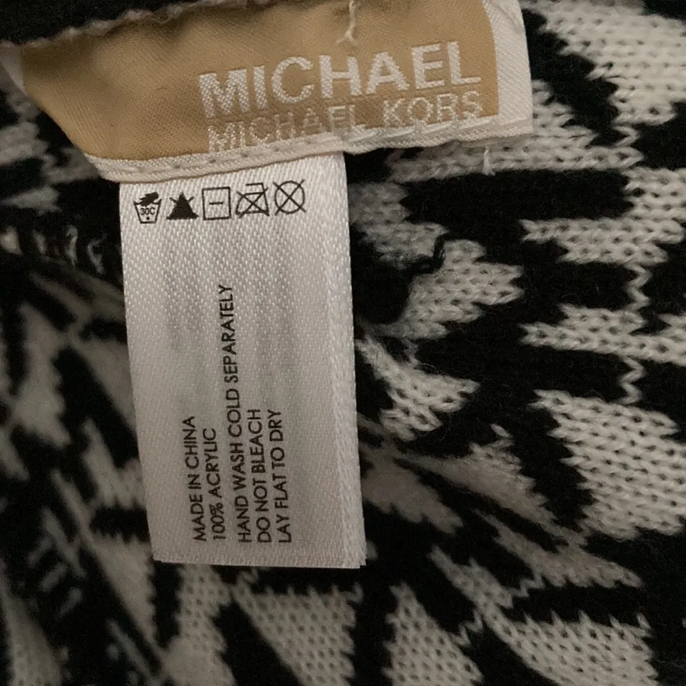 Black/White Logo Beanie Hat - Image 3