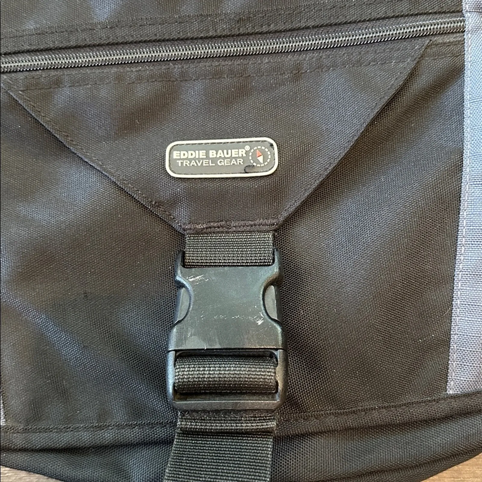 Eddie Bauer Unisex Black/Charcoal Gray Messenger Laptop Work/School Bag - Image 3