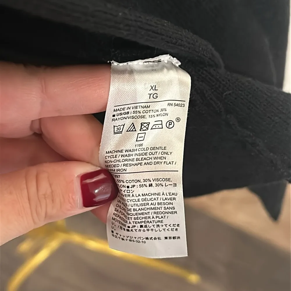 Banana Republic thick black knit cardigan - Image 4