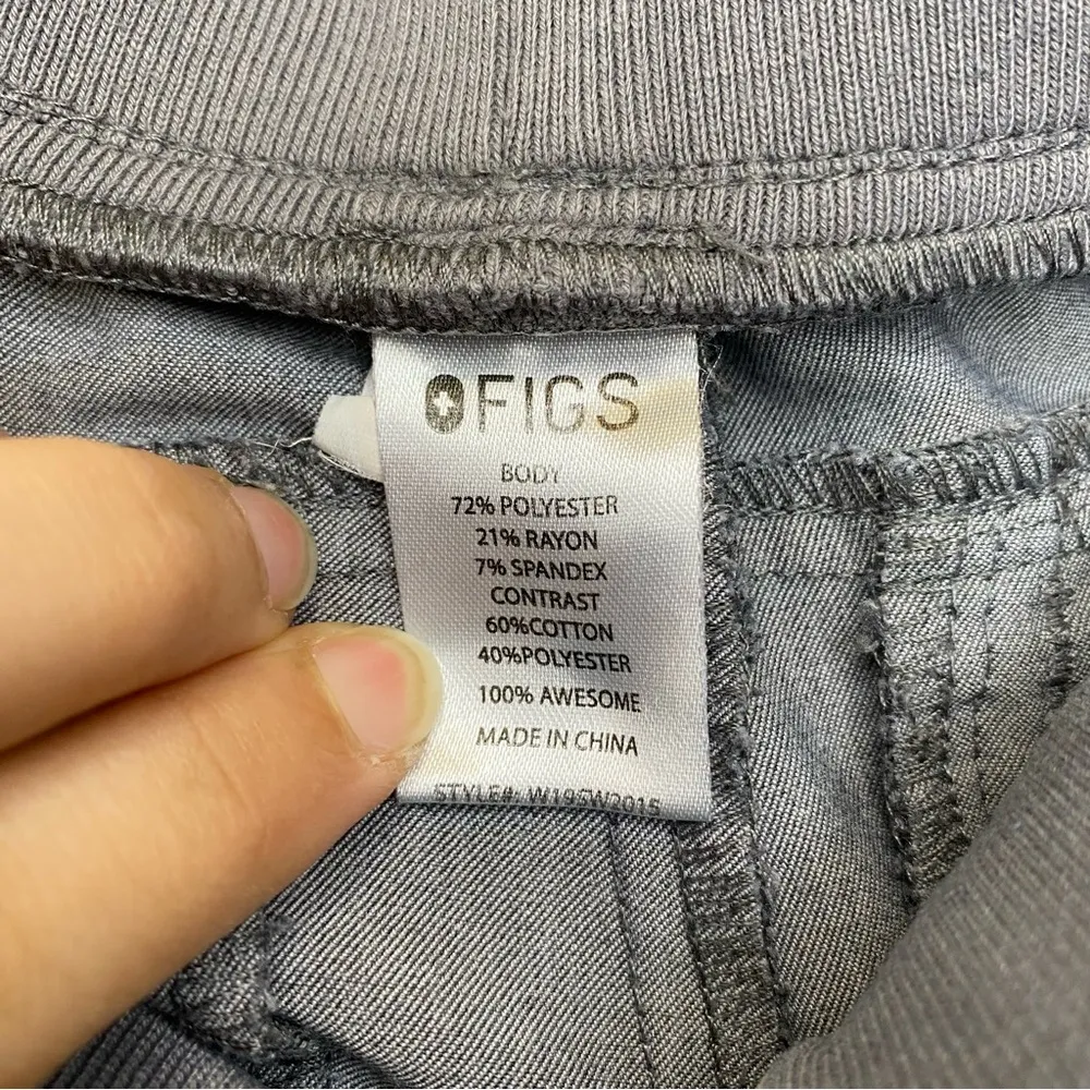 FIGS 7-Pocket Adjustable Ankle Scrub Pants Zippered Back Pockets Gray Sz Large - Image 3