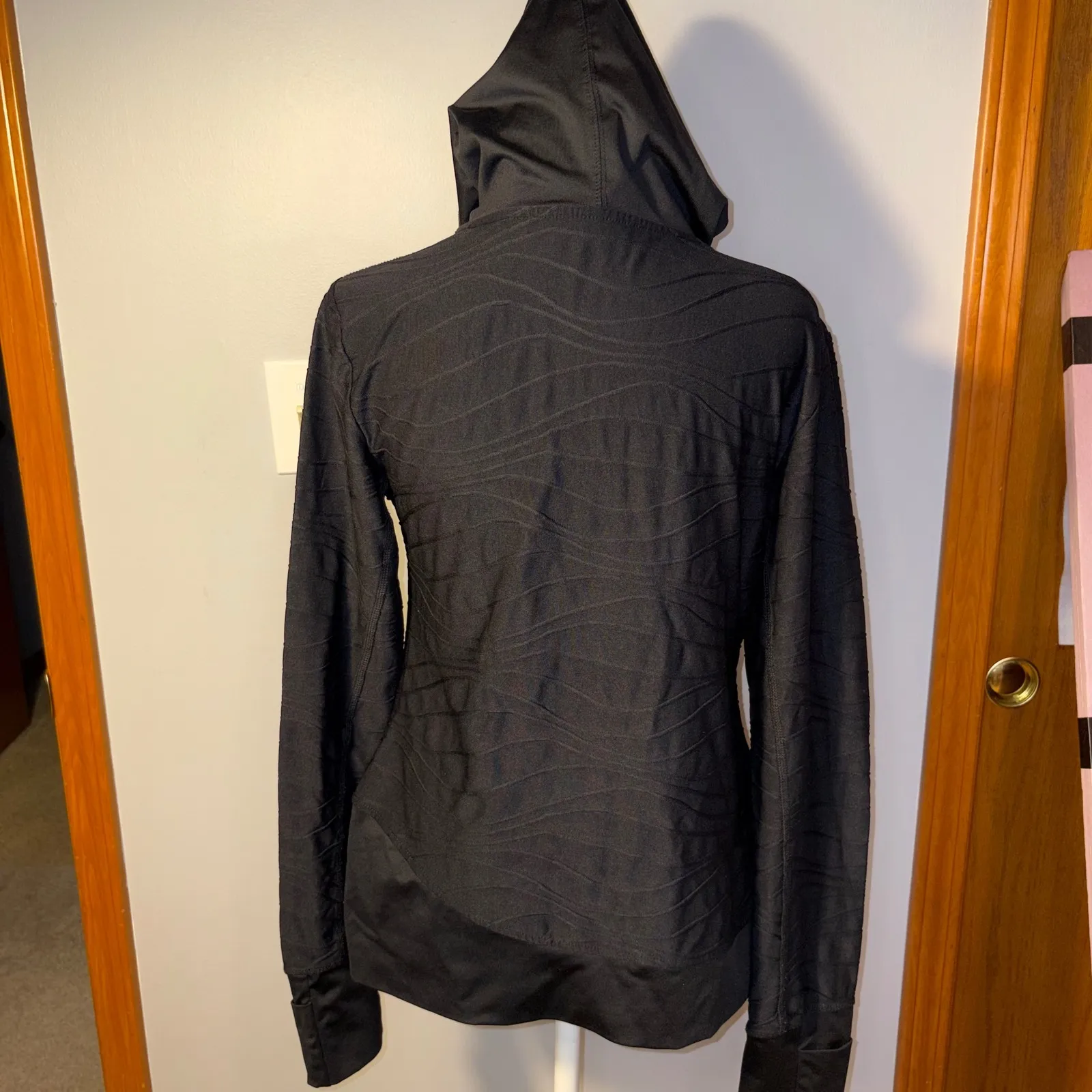 Title Nine Black Textured Ruched Quarter Zip Hoodie Jacket Thumbholes M - Image 5