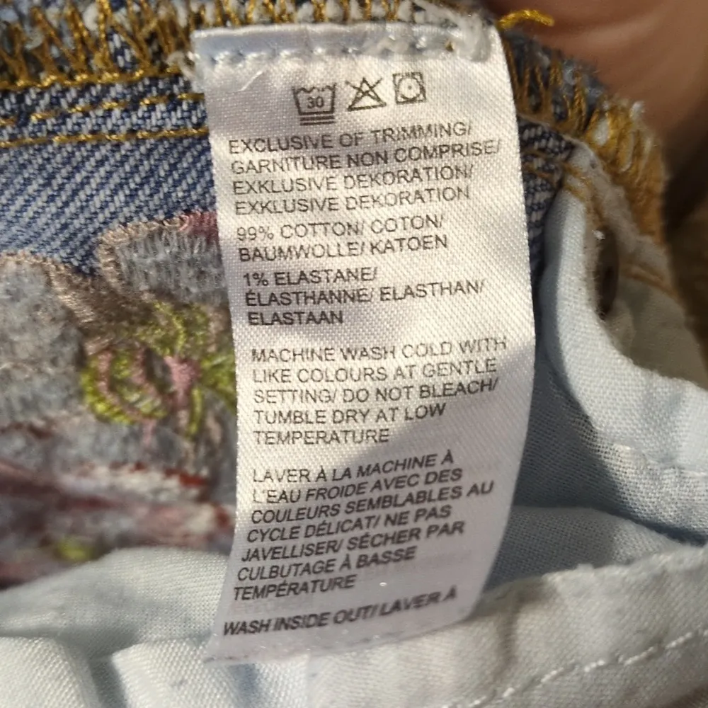 Design Lab Lord & Taylor Distressed Fringe Floral Denim Shorts Size 27 Blue - Image 4