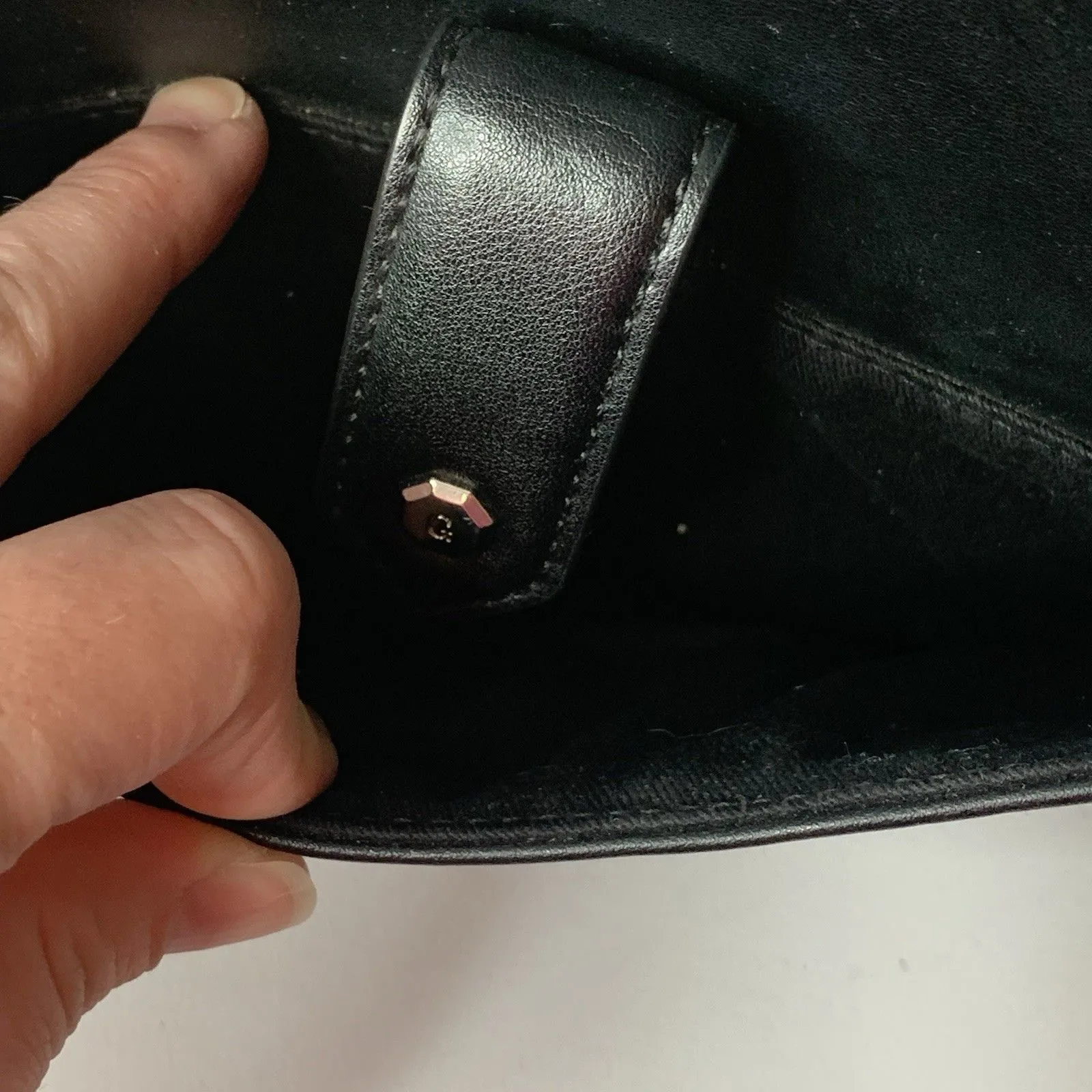 GILIA Got It Love It Crossbody Black Silver Gray Leather Purse Zip Women’s - Image 2