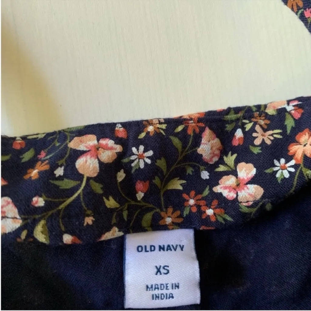 Old Navy Navy Floral Tank Top - Image 4