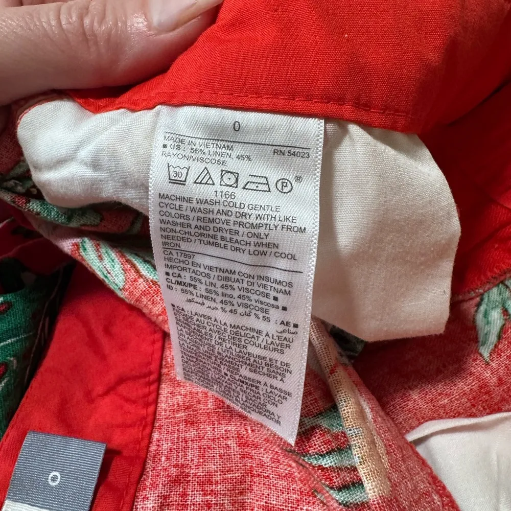 Old Navy Red and Green Tropical Shorts - Image 3