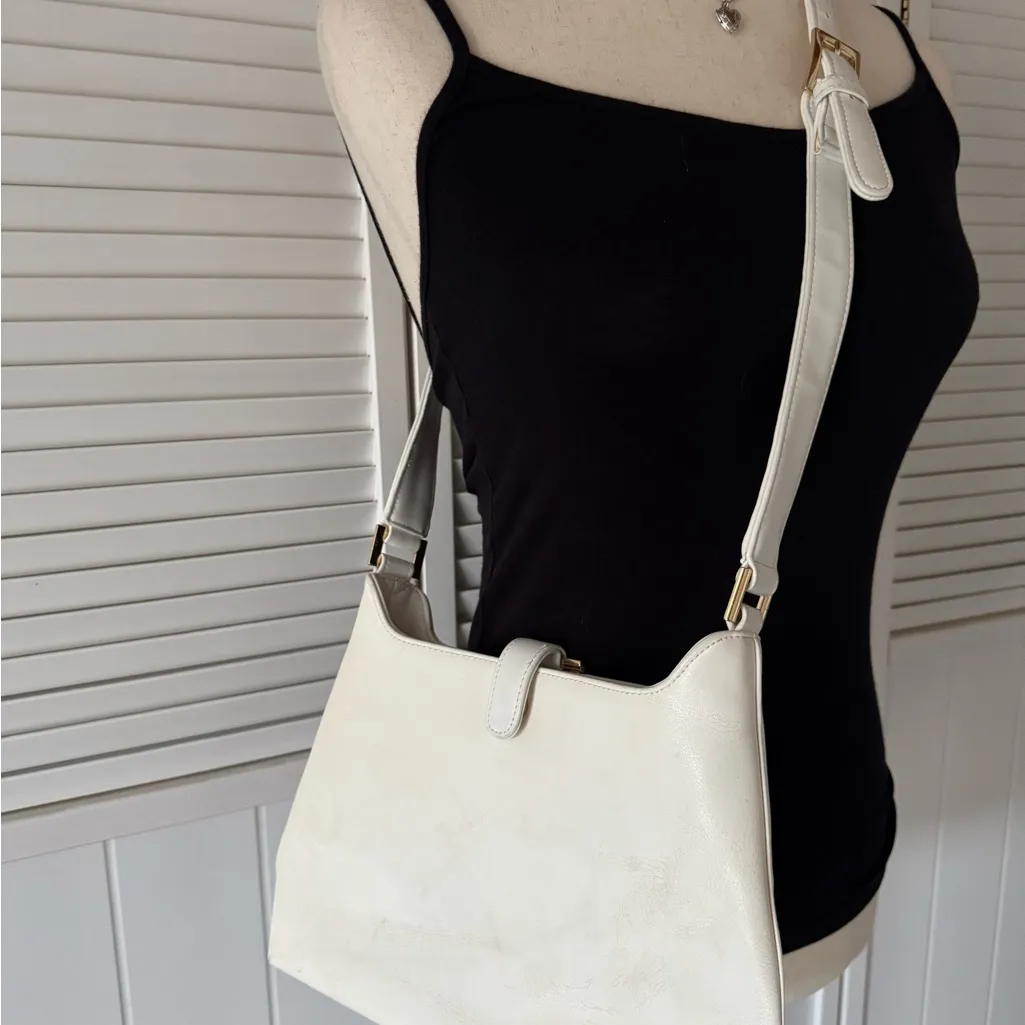 Liz Claiborne White Bag Gold Pendant Crossbody Purse - Image 4