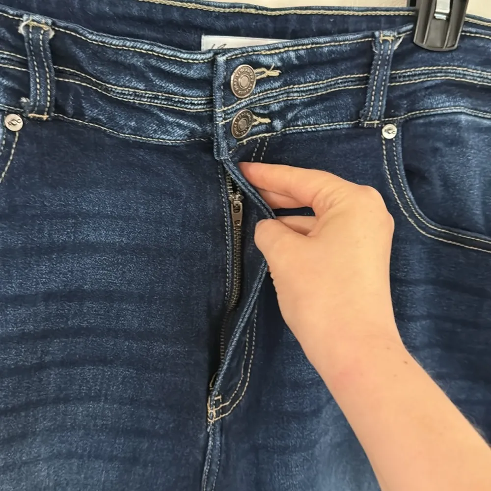 KanCan for Maurices high rise double exposed button distressed crop jeans sz 32 Blue - Image 6