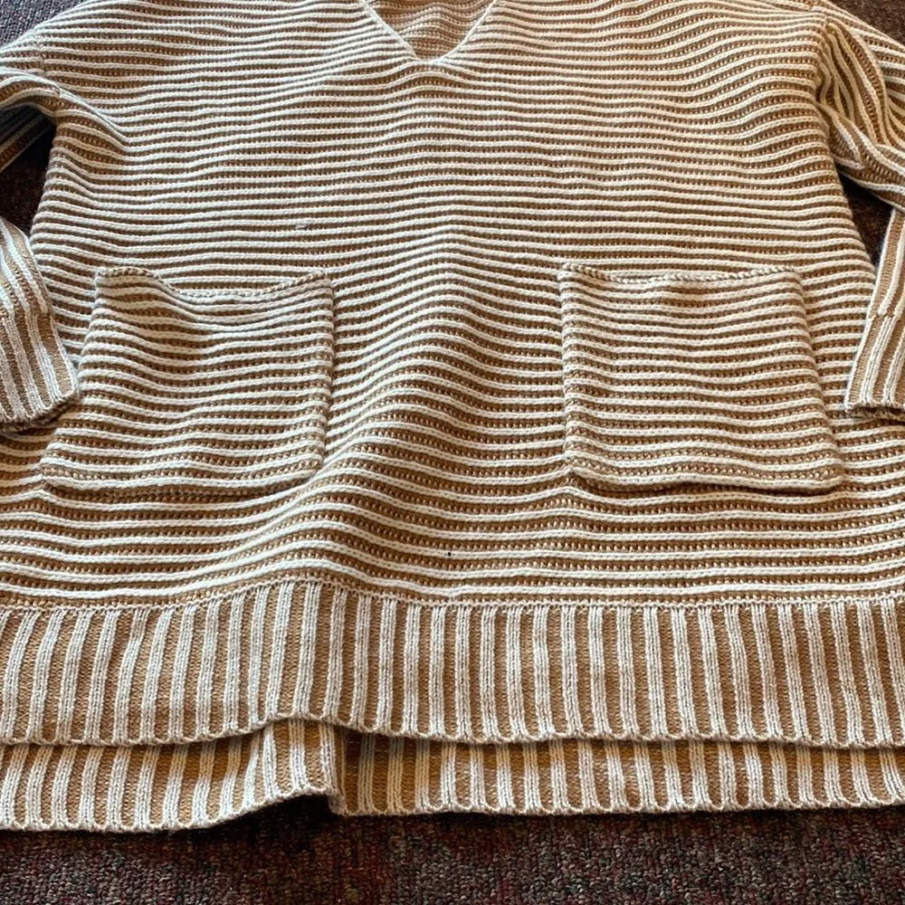 Emberley v neck sweater small Tan - Image 3