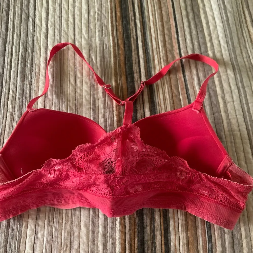 Elegant Red Lace Bra Intimates Size undefined - Image 3